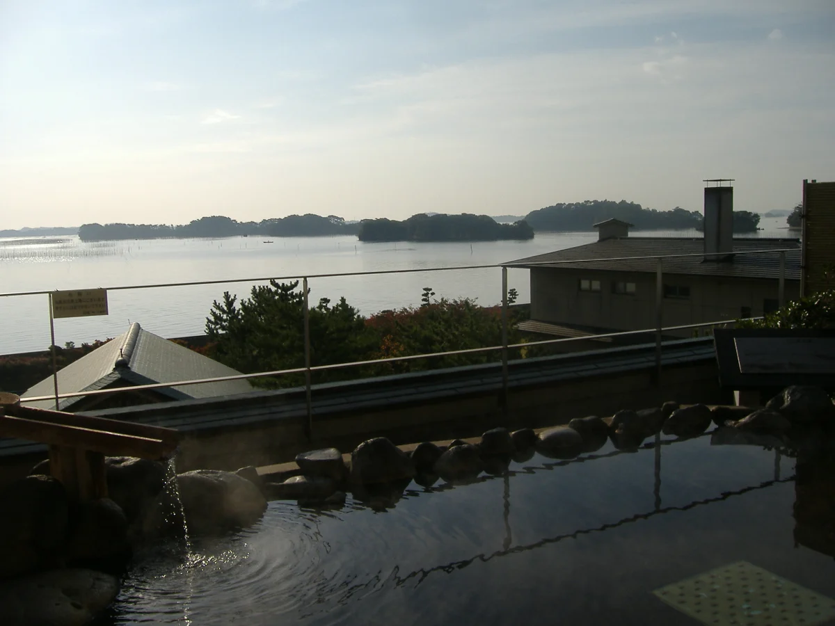 海を望む露天風呂のイメージ