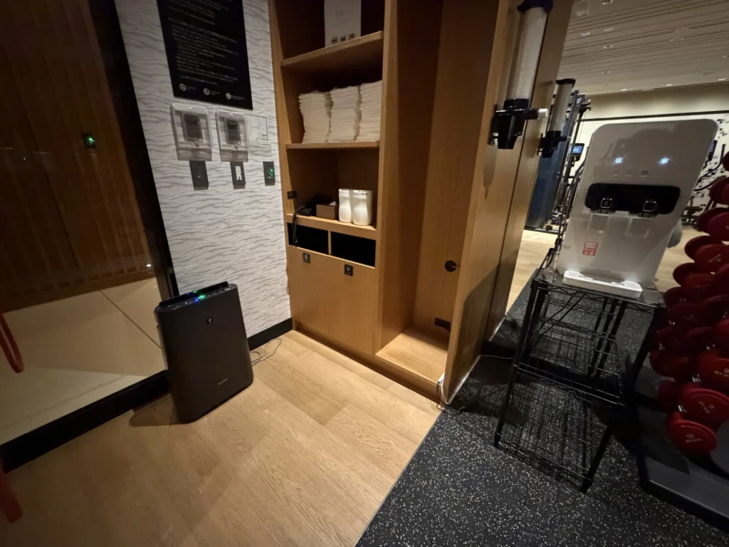 シェラトン鹿児島のフィットネスの備品・給水コーナー