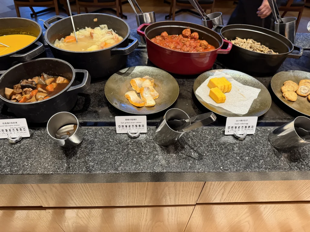 シェラトン鹿児島の朝食の卵料理などが並ぶコーナー