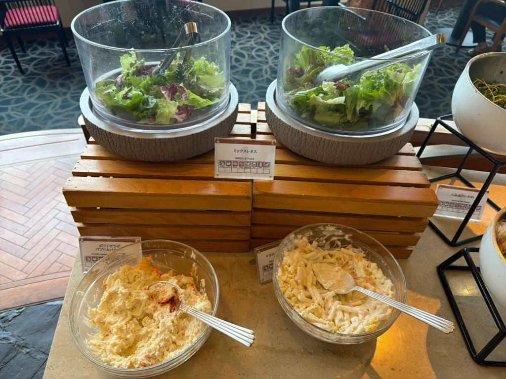 グランドプリンスホテル大阪ベイの朝食のサラダコーナー