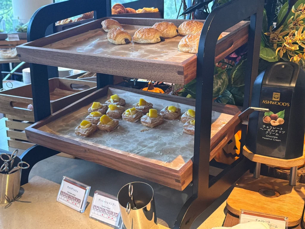グランドプリンスホテル大阪ベイの朝食のパンやペストリー