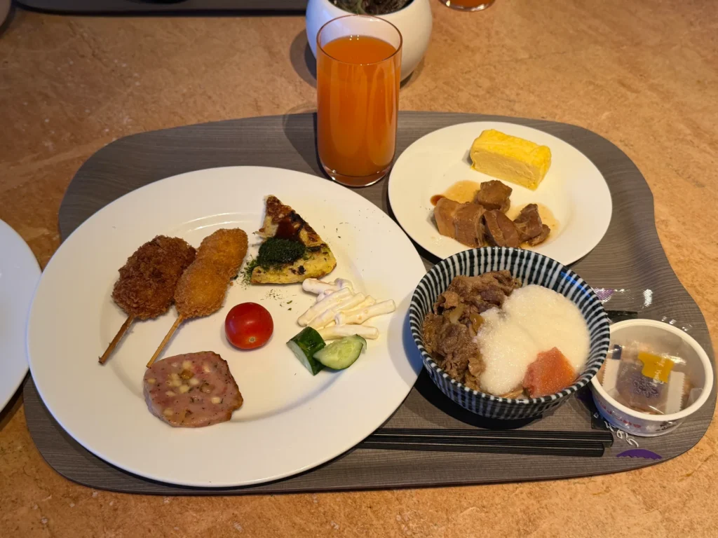 グランドプリンスホテル大阪ベイの朝食でいただいた料理。豚の角煮も印象的でした