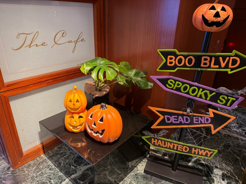 グランドプリンスホテル大阪ベイの朝食会場「The Cafe」の入口