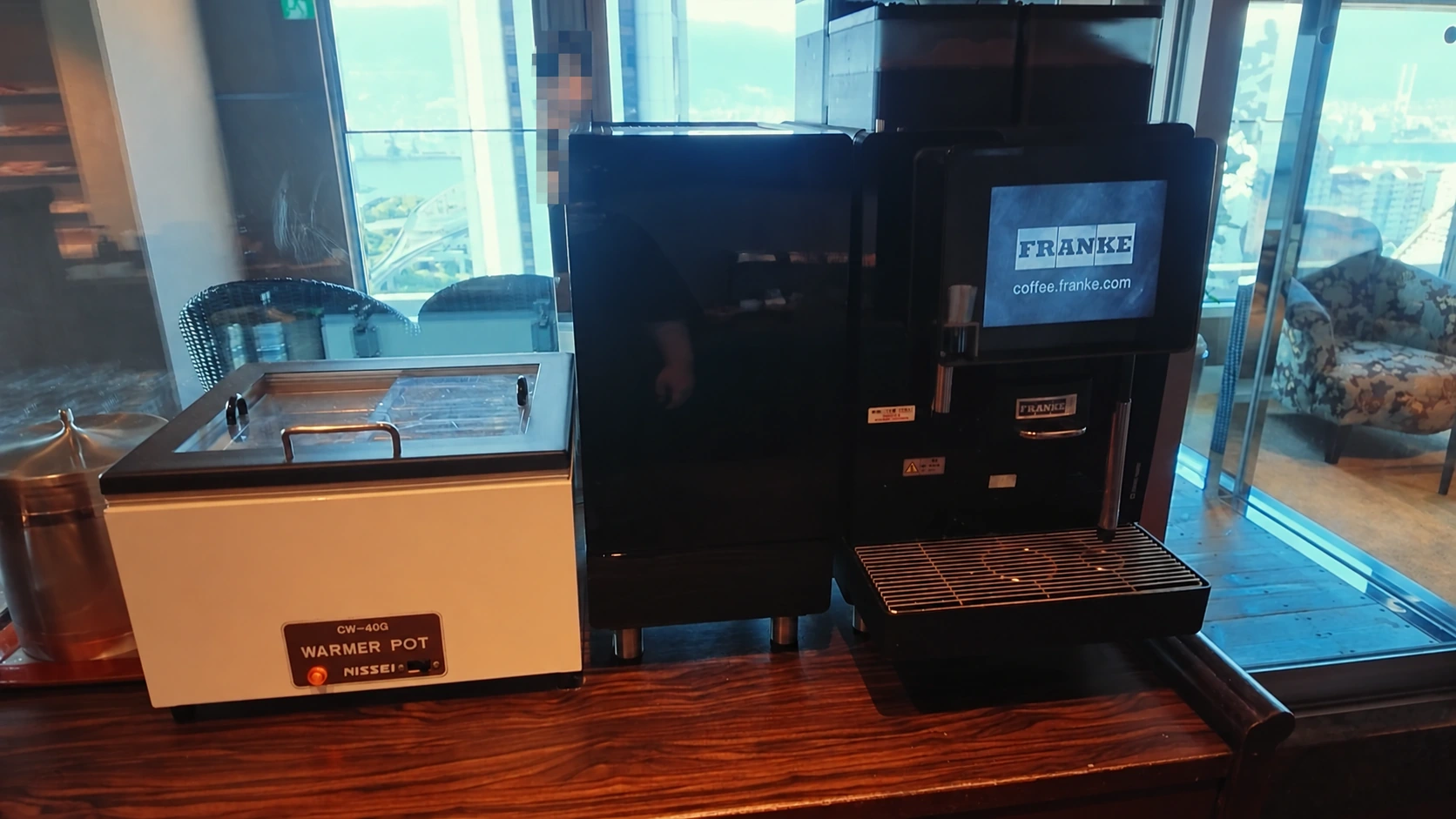 神戸ベイシェラトンホテル&タワーズのラウンジのコーヒーマシン