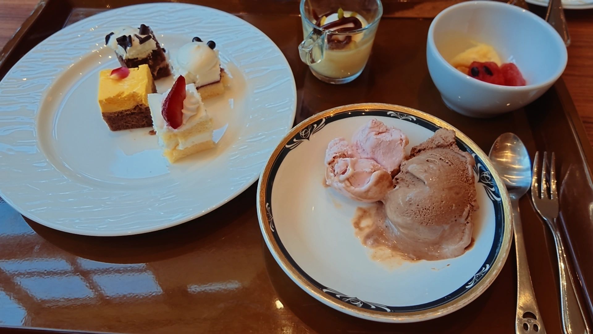 神戸ベイシェラトンホテル&タワーズの朝食のフルーツとデザート